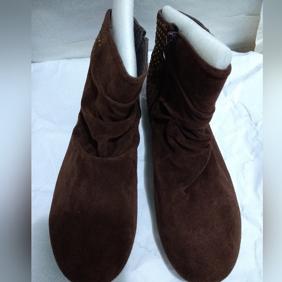 NWOT KALI BROWN ANKLE BOOTS GOLD RINESTONES INTER ZIPPER SZ 9 NICE - Picture 2 of 11